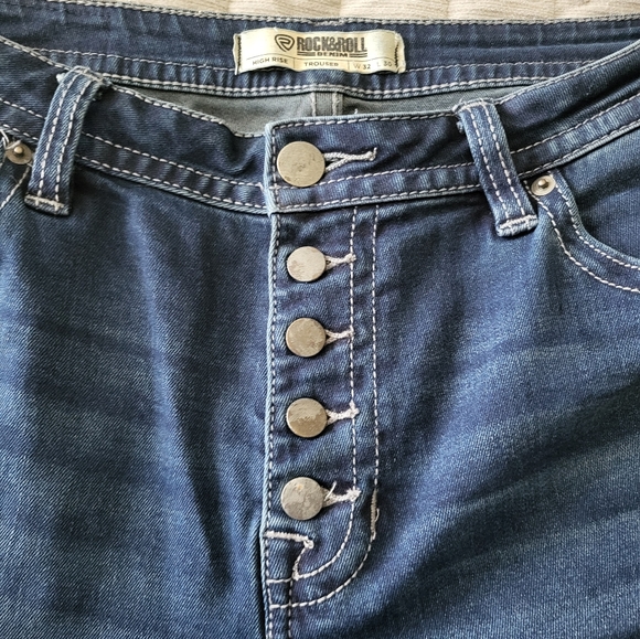 Rock & Roll Cowgirl Bootleg Jeans - Picture 2 of 3